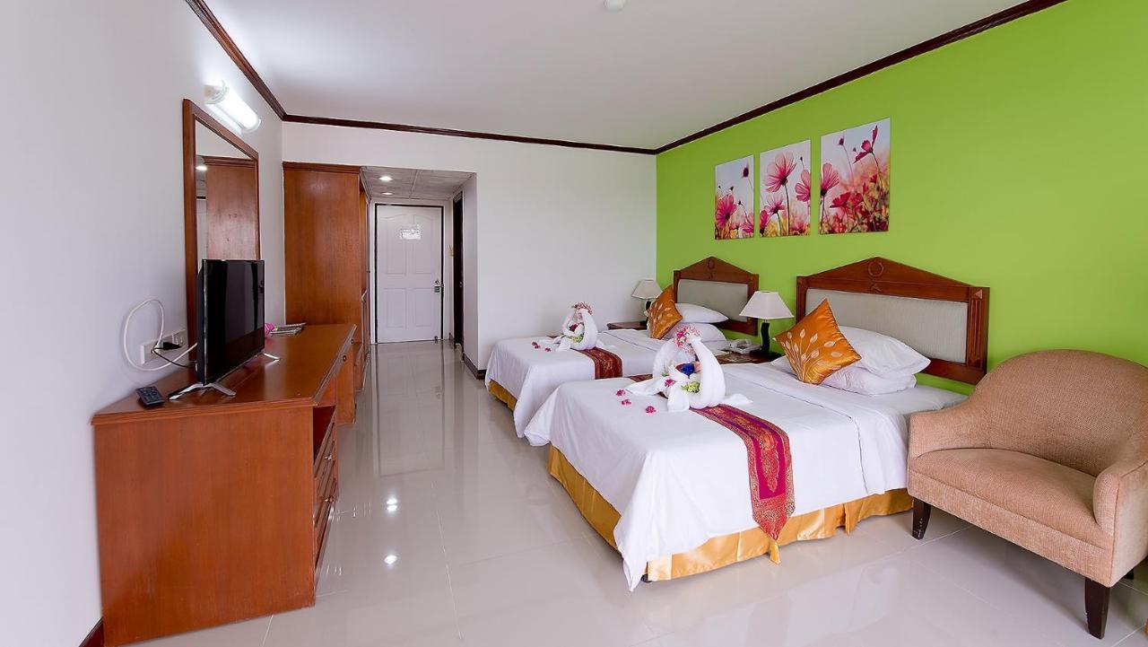 Pinehurst Golf Club And Hotel Pathum Thani Exterior foto