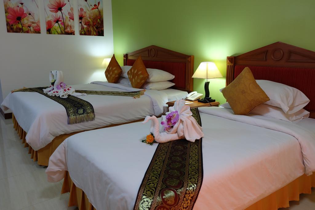 Pinehurst Golf Club And Hotel Pathum Thani Exterior foto